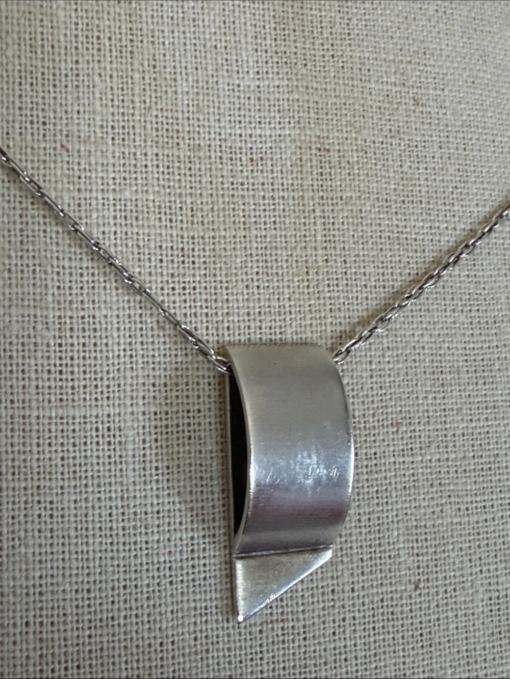 Sleek Silver Curved Pendant Necklace - Women's Jewelry